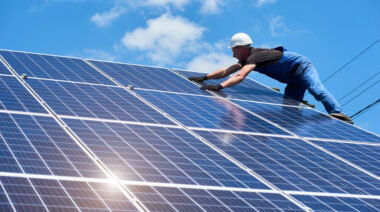 Pannelli fotovoltaici obbligatori su tutti gli edifici pubblici: il governo faccia una legge