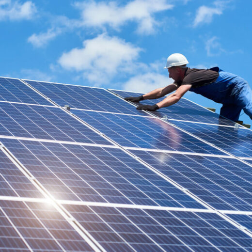 Pannelli fotovoltaici obbligatori su tutti gli edifici pubblici: il governo faccia una legge